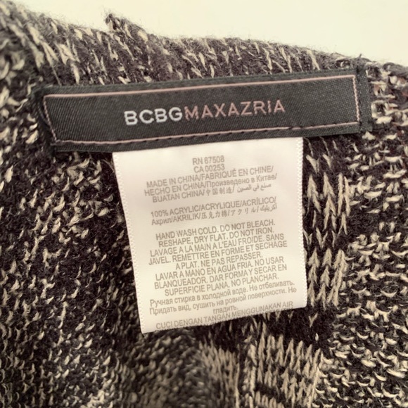 BcbgMaxazria Blanket Wrap - Picture 4 of 4